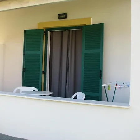 Dolphin Studios-near The Apartment Roda (Corfu)