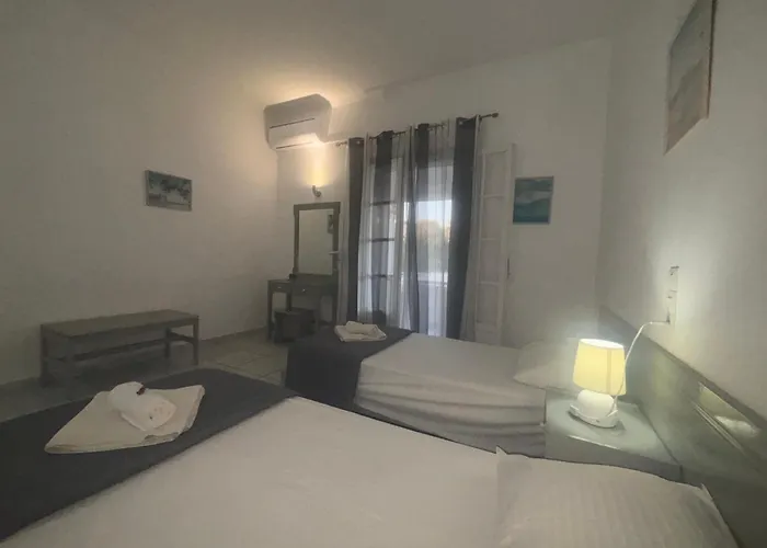 Dolphin Studios-near The Lägenhet Roda (Corfu)