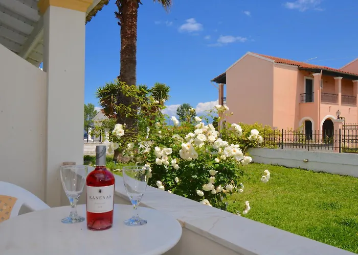 Διαμέρισμα Dolphin Studios-near The