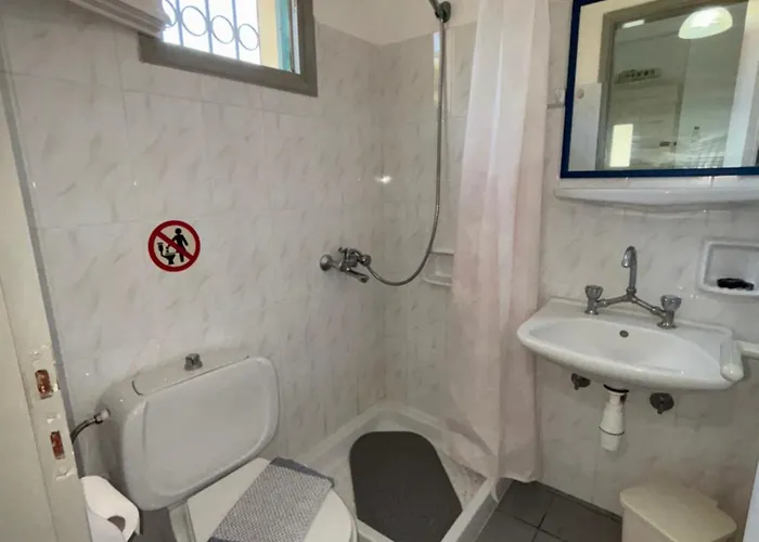 Dolphin Studios-near The Ρόδα