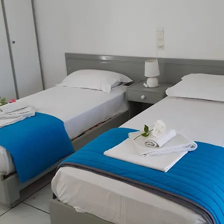 Dolphin Studios-near The Apartment Roda (Corfu)