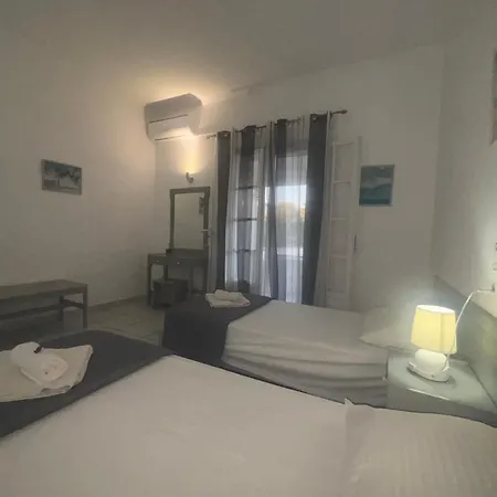 Dolphin Studios-near The Apartment Roda (Corfu)