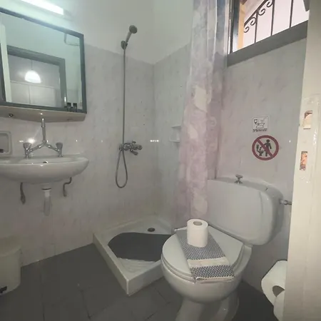 Dolphin Studios-near The Apartment Roda (Corfu)