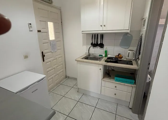 Dolphin Studios-near The * Roda (Corfu)