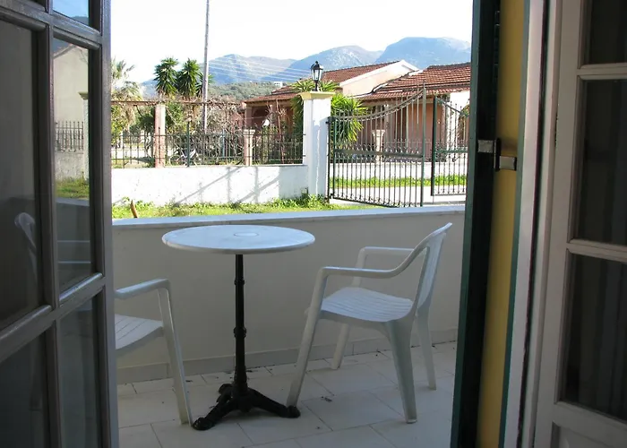 Dolphin Studios-near The Daire