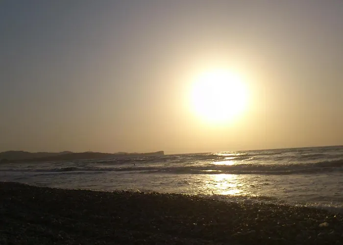 Dolphin Studios-near The شقة روذا